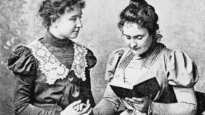 Η Άννι Σάλιβαν διαβάζει στην Έλεν Κέλερ. Φωτογραφία του 1899