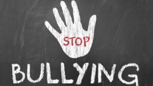 σύνθημα σε πίνακα: stop bullying