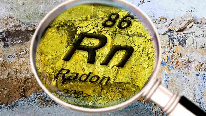 με φόντο πετρώματα, το χημικό σύμβολο του ραδονίου